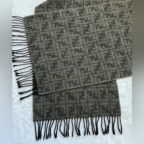Fendi Zucca‎ Scarf Logo 100% Wool Olive Green Authentic Vintage Luxury Outdoor - Picture 4 of 7